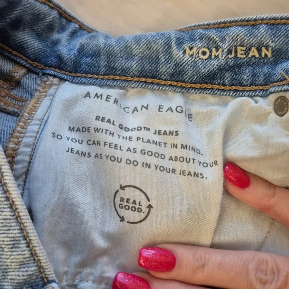 12S American Eagle Outfitters Ripped Light Blue Mom Jeans Sz 12 Short Distressed - Picture 5 of 5